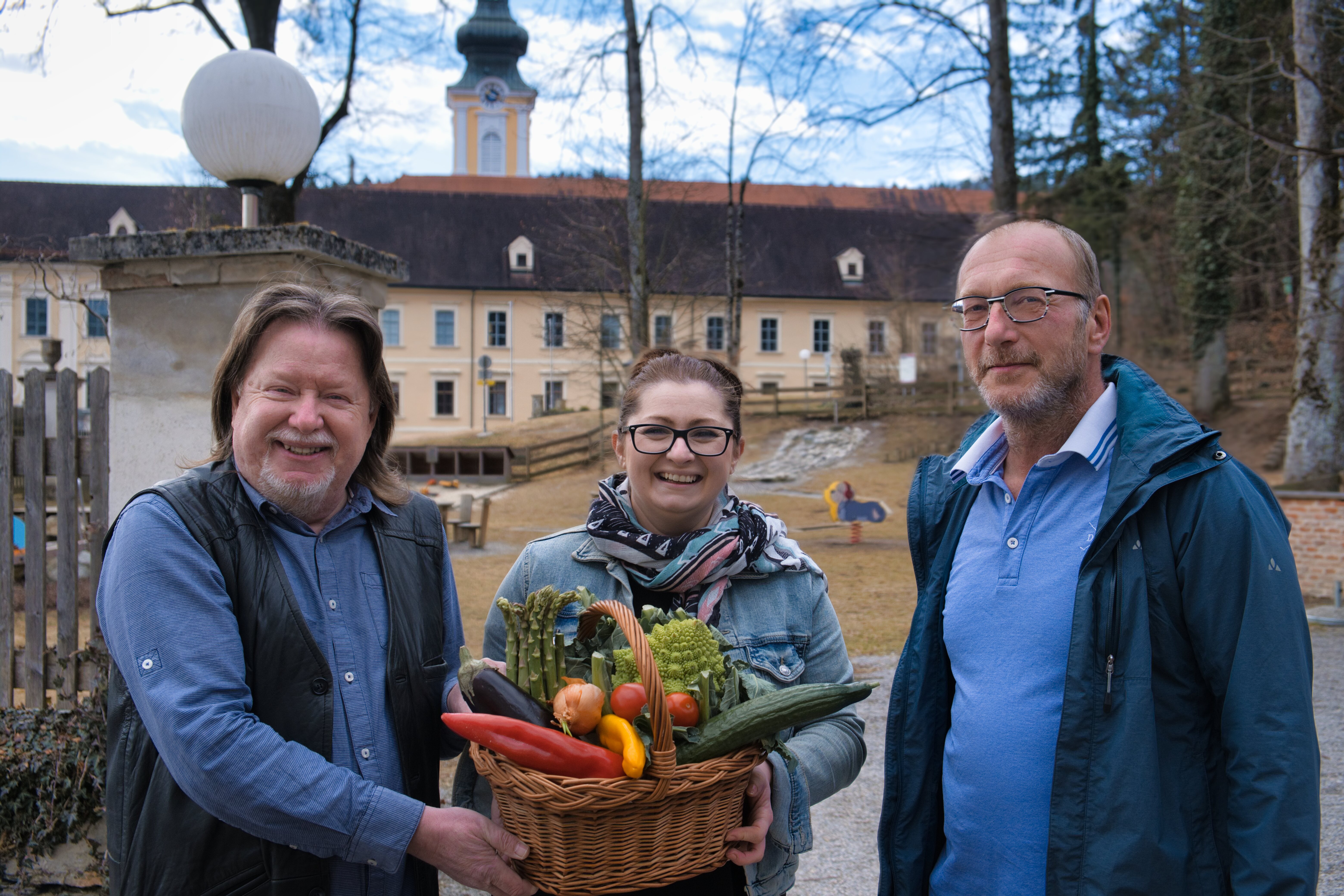 Erwin Weingrill, Yasemin Cetin und Markus Schaffer (v.l.) initiierten den VEGGIE-DAY in der Gemeinde (Foto: Erwin Weingrill).