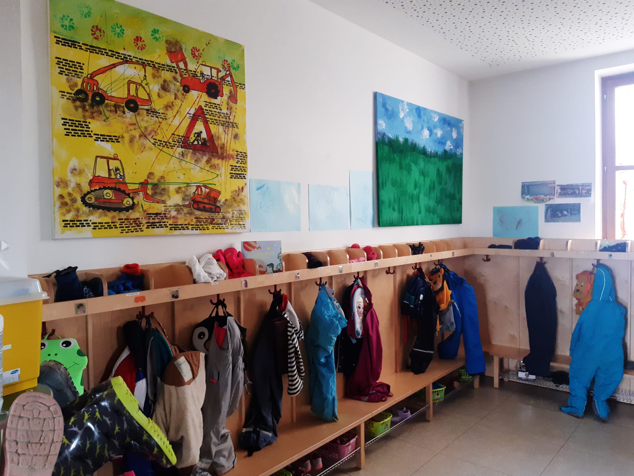 Kinderkrippen & Kindergärten 79 Garderobe_Gaensebluemchen