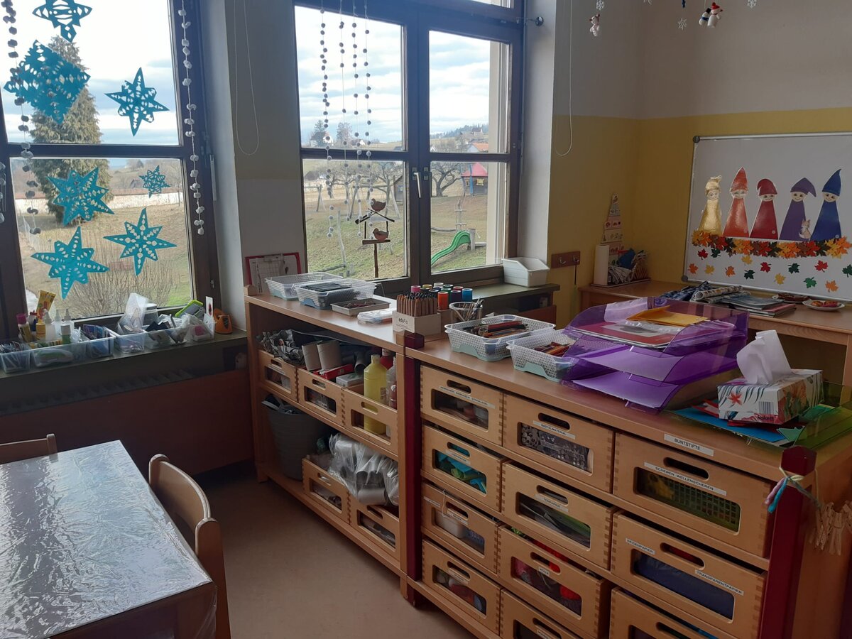 Kinderkrippen & Kindergärten 73 csm_Mal-_und_Zeichentisch_mit_Materialvielfalt_Gaensebluemchen_d394646130